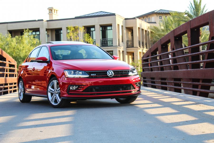  Volkswagen Jetta GLI (Typ 1B) 2015 года  (NA) (фото 1 из 40)